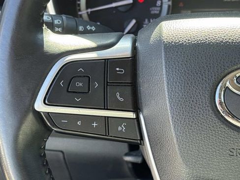 Used 2022 Toyota Highlander XLE image 29