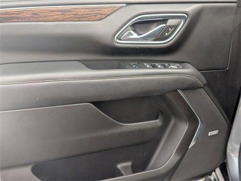 Used 2021 Chevrolet Suburban Premier w/ Premium Package image 12