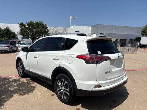 Used 2017 Toyota RAV4 LE FWD image 7