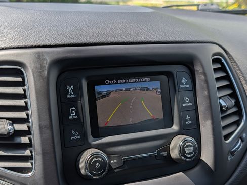 Used 2018 Jeep Compass Latitude image 18