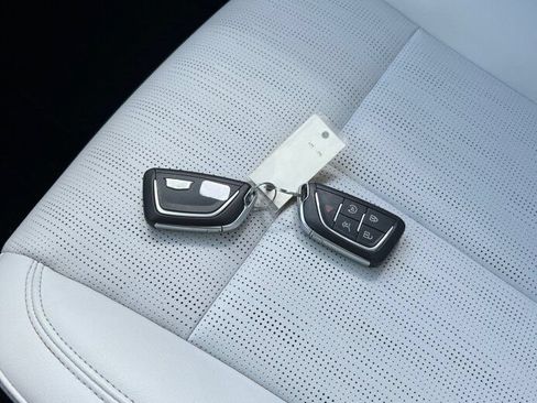 Used 2024 Cadillac Lyriq Luxury AWD/4WD image 10
