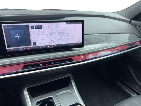 Used 2025 BMW 740i image 23