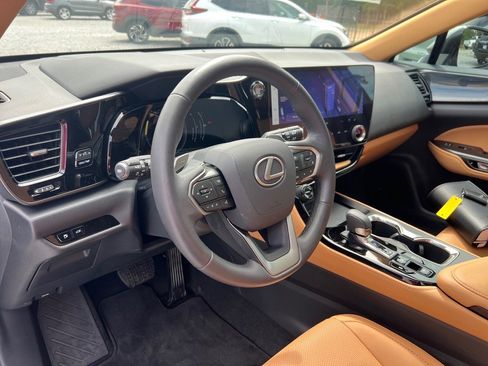 Used 2025 Lexus NX 250 FWD w/ Premium Package image 12