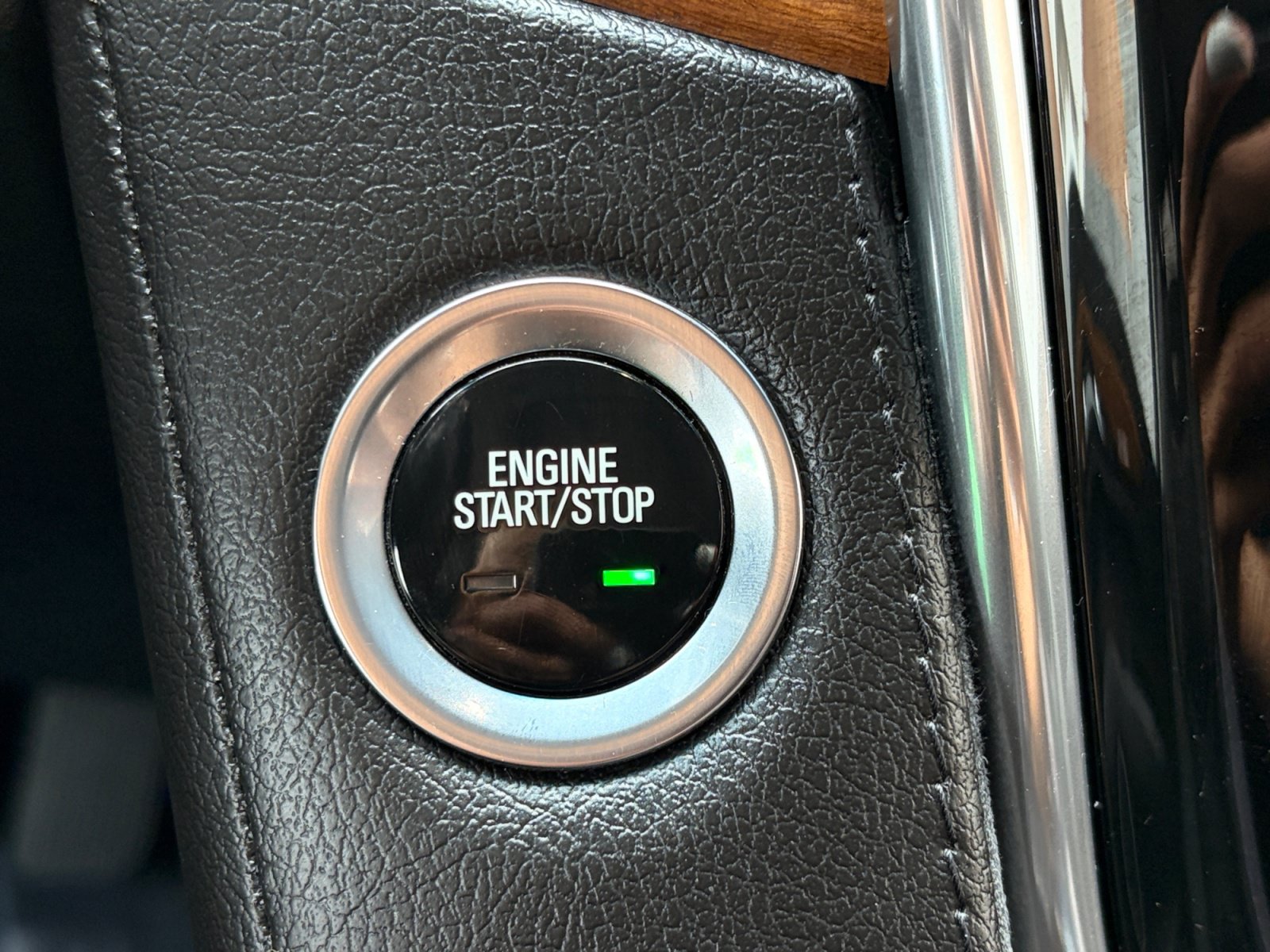 Used 2017 Cadillac Escalade Luxury AWD/4WD image 21