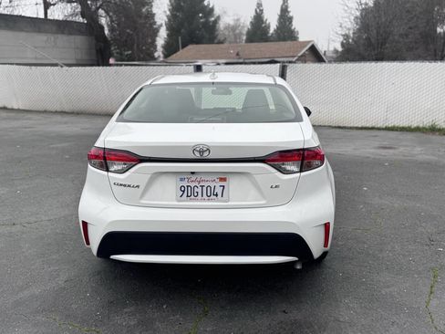 Used 2022 Toyota Corolla LE image 5