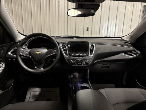 Used 2025 Chevrolet Malibu RS image 31