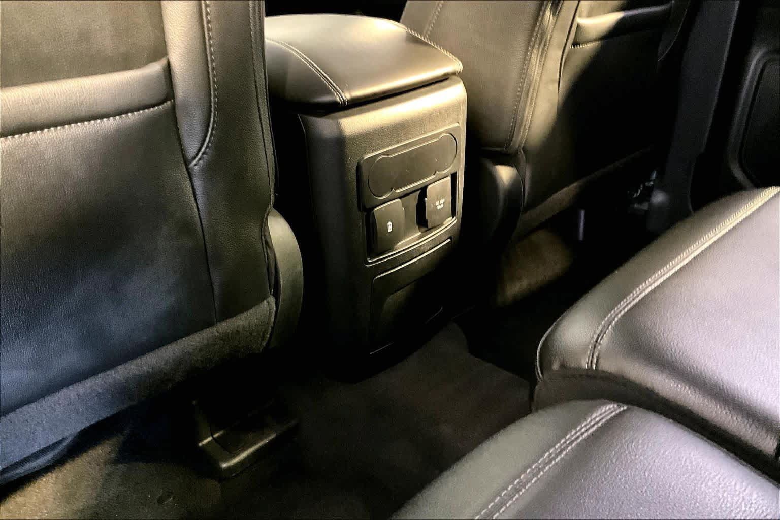 Used 2022 Ford Explorer Limited w/ Equipment Group 301A AWD/4WD image 35