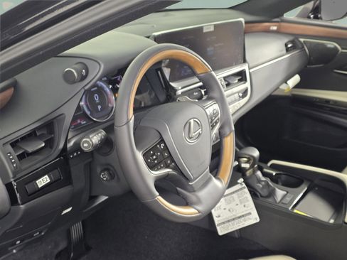 New 2025 Lexus ES 350 Ultra Luxury image 9