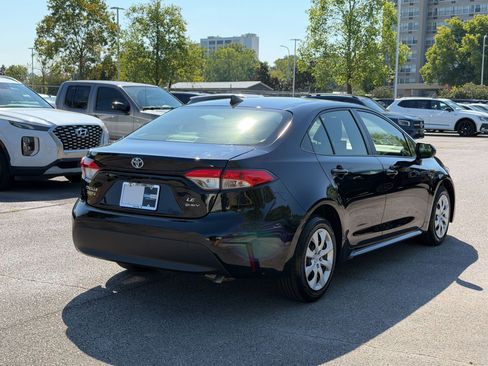 Used 2025 Toyota Corolla LE FWD image 9