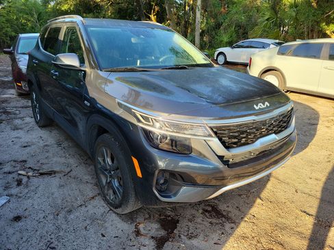 Used 2023 Kia Seltos S w/ Navigation Package AWD/4WD image 12