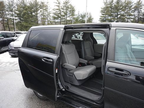 Used 2021 Toyota Sienna LE image 25