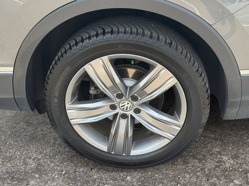 Used 2020 Volkswagen Tiguan SEL AWD/4WD image 14