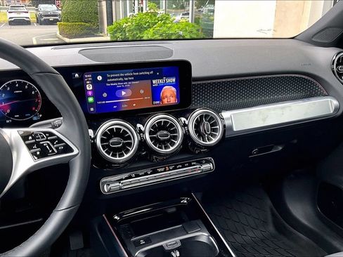 Used 2026 Mercedes-Benz GLB 250 4MATIC image 6
