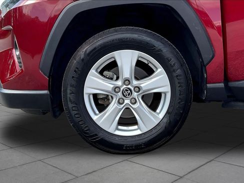 Used 2019 Toyota RAV4 XLE FWD image 11