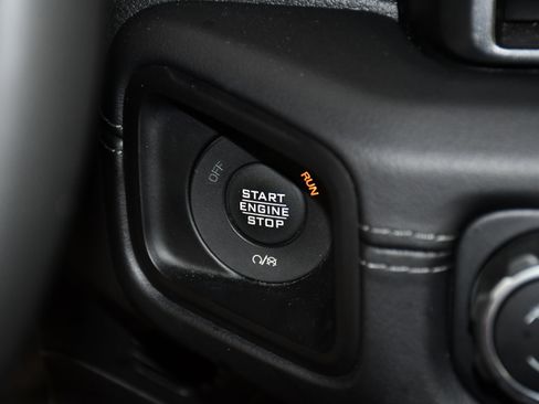 Used 2025 Jeep Wrangler Unlimited Sahara AWD/4WD image 18