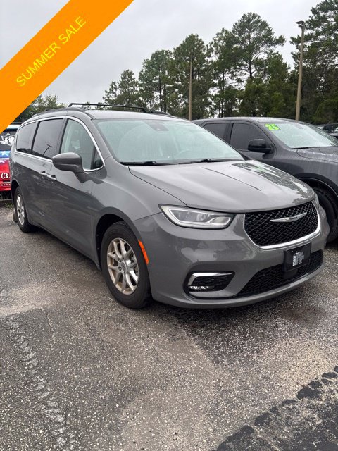 Used 2022 Chrysler Pacifica Touring-L w/ Uconnect Theater Family Group FWD image 1