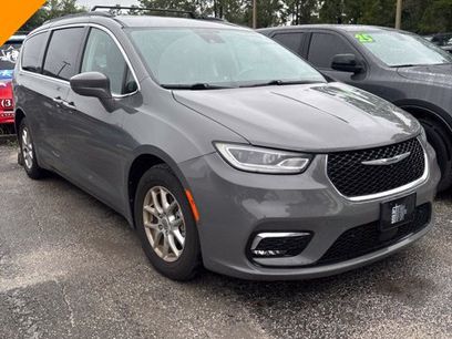 Used 2022 Chrysler Pacifica Touring-L w/ Uconnect Theater Family Group