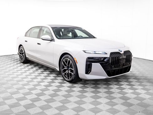 Certified 2024 BMW 760i xDrive image 8