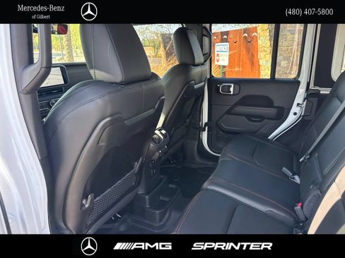 Used 2025 Jeep Wrangler Unlimited Rubicon AWD/4WD image 17