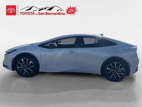 Used 2026 Toyota Prius Plug-In Hybrid FWD image 2