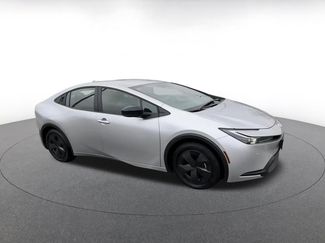 Used 2025 Toyota Prius LE video 2