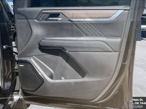 Used 2025 GMC Acadia Denali w/ LPO, Floor Liner Package AWD/4WD image 29