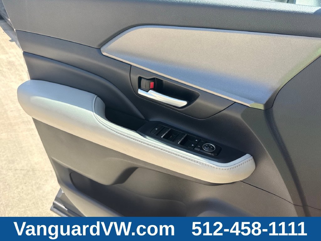 Used 2024 Toyota Grand Highlander FWD image 23