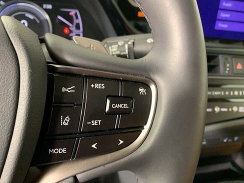 Used 2025 Lexus ES 300h w/ Premium Package image 24