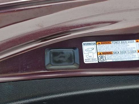 Used 2018 Toyota RAV4 XLE AWD/4WD image 11