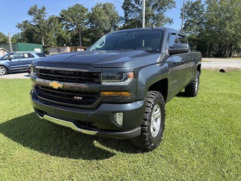 Used 2018 Chevrolet Silverado 1500 LT w/ All Star Edition AWD/4WD image 3