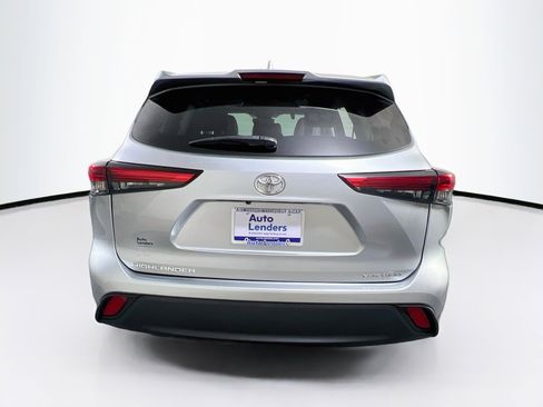 Used 2022 Toyota Highlander XLE image 6