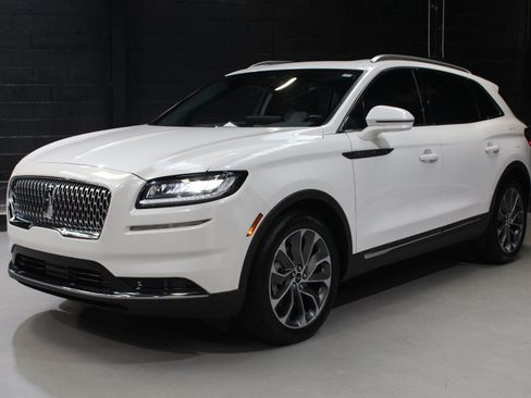 Used 2023 Lincoln Nautilus Reserve FWD image 4