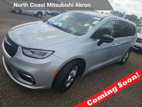 Used 2024 Chrysler Pacifica Limited FWD image 1