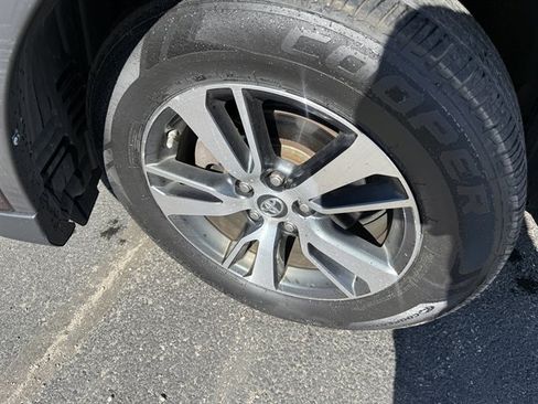 Used 2018 Toyota RAV4 XLE AWD/4WD image 33