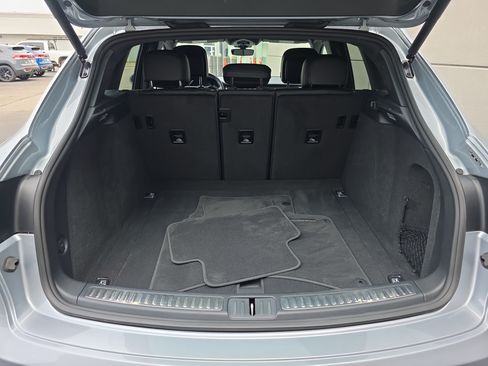Certified 2023 Porsche Macan AWD/4WD image 15