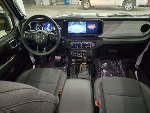 Used 2025 Jeep Wrangler Sport S image 37