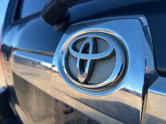 Used 2009 Toyota 4Runner SR5 RWD image 11