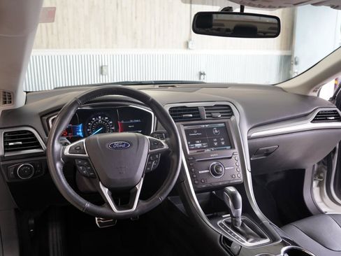 Used 2016 Ford Fusion Titanium FWD image 11