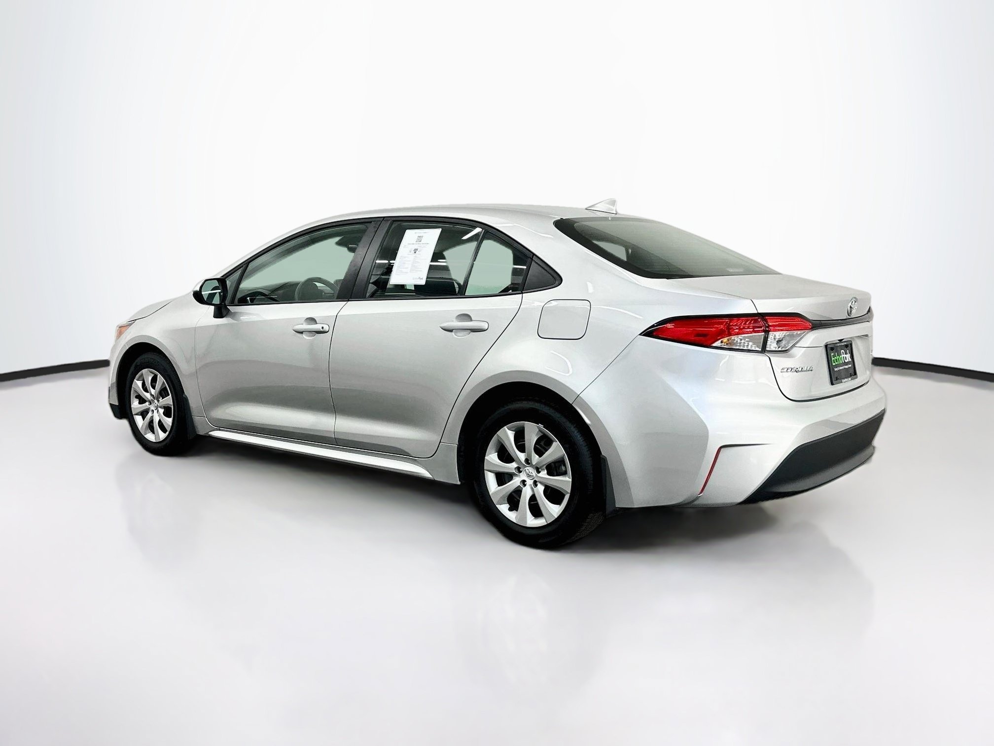 Used 2025 Toyota Corolla LE FWD image 5