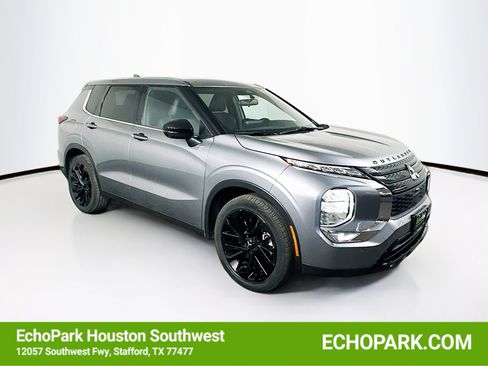 Used 2024 Mitsubishi Outlander SE image 1