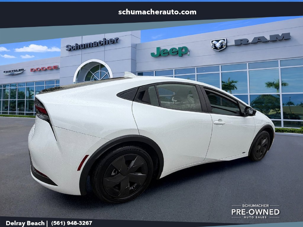 Used 2025 Toyota Prius LE AWD/4WD image 7