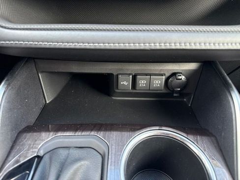 Certified 2021 Toyota Highlander Platinum AWD/4WD image 42