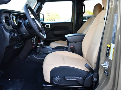 New 2026 Jeep Gladiator Willys AWD/4WD image 14