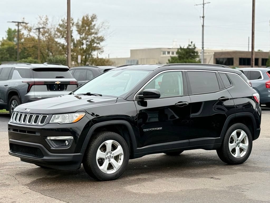 Used 2018 Jeep Compass Latitude w/ Cold Weather Group AWD/4WD image 35