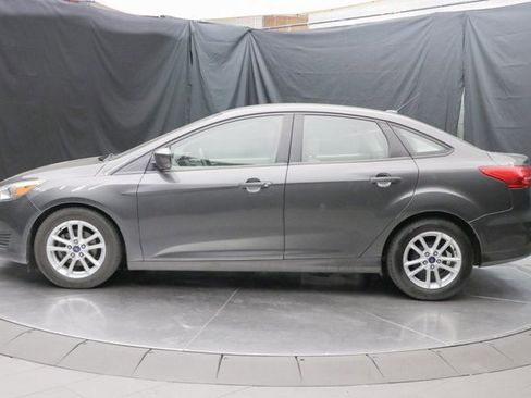 Used 2018 Ford Focus SE image 9