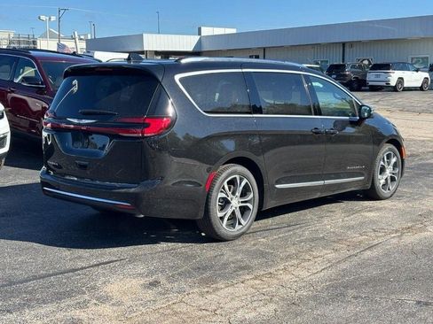 New 2026 Chrysler Pacifica Pinnacle image 3