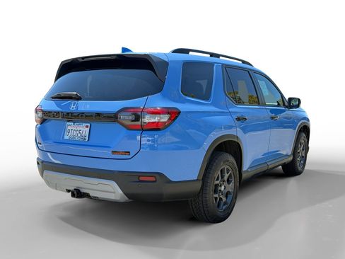 Used 2025 Honda Pilot TrailSport image 5