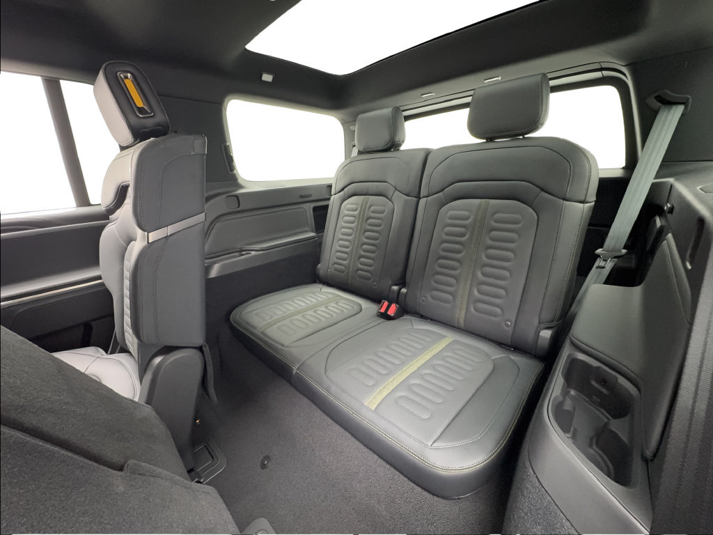 Used 2026 Rivian R1S Adventure Dual AWD/4WD image 26