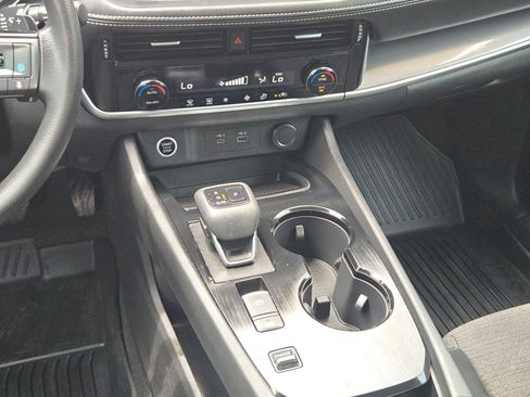 Used 2021 Nissan Rogue SV FWD image 18