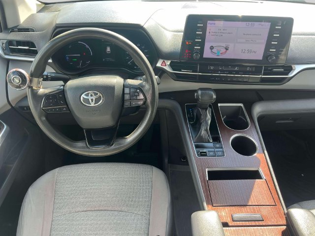Used 2022 Toyota Sienna LE FWD image 14